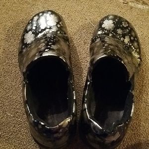 Slip on spring step work clogs